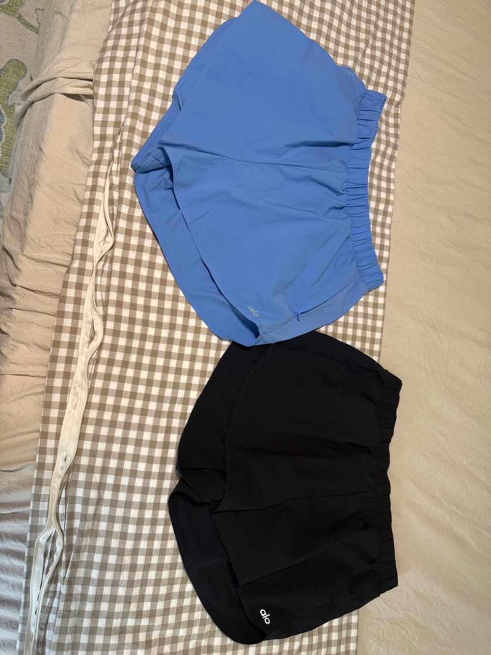 ALO Yoga Tempo Athletic Shorts – Sky Blue and Black